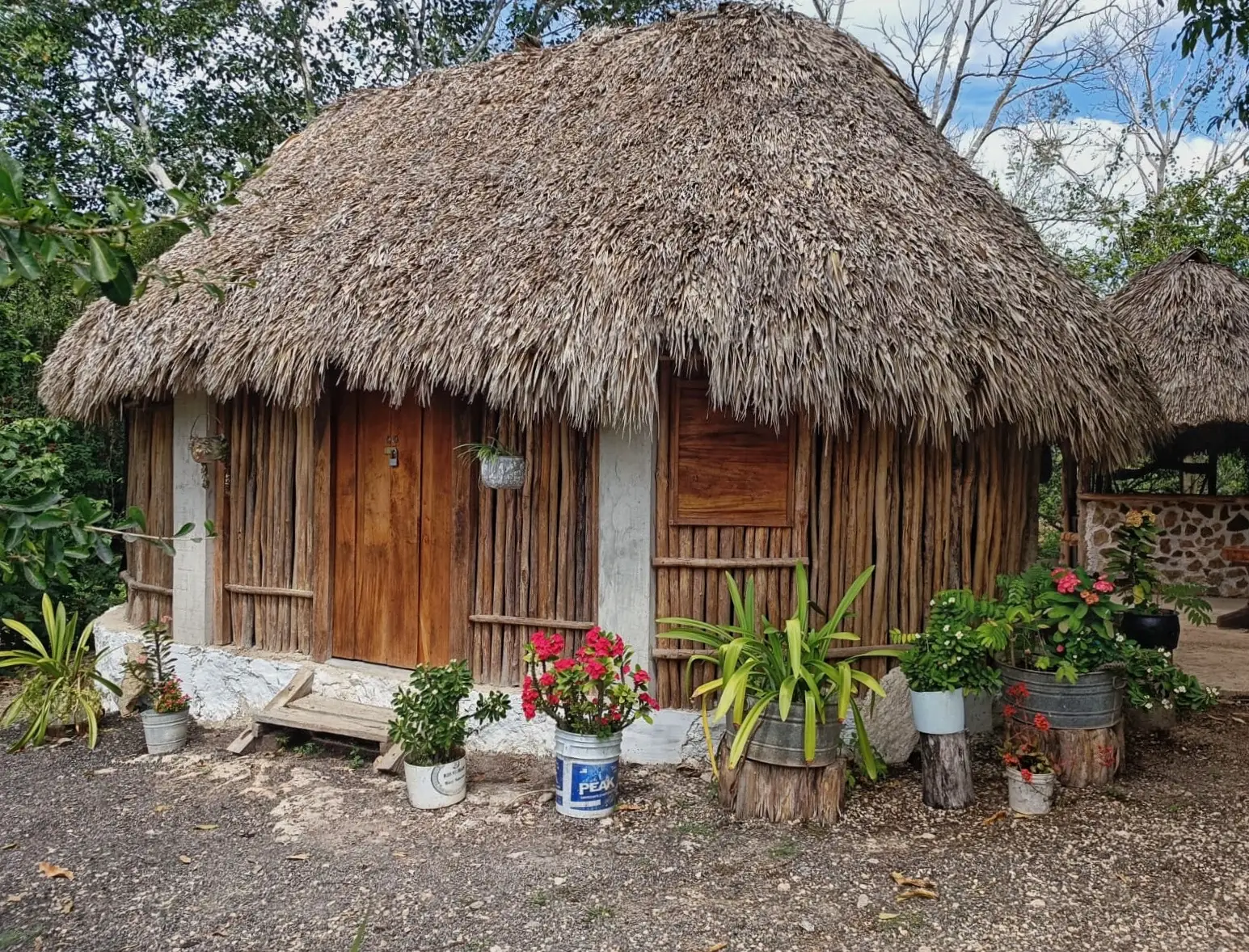 Exterior of the LOL-CHE’ Double Cabin